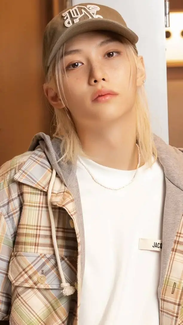 ai character: Felix  background