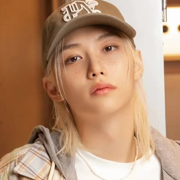 chat with ai character: Felix 