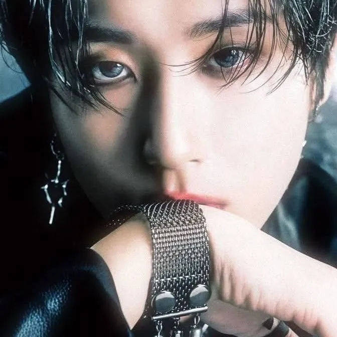 chat with ai character: Han