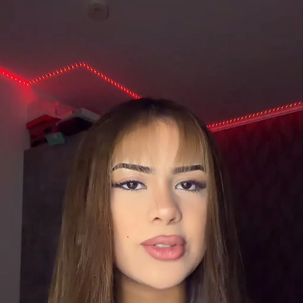 chat with ai character: Zeynep