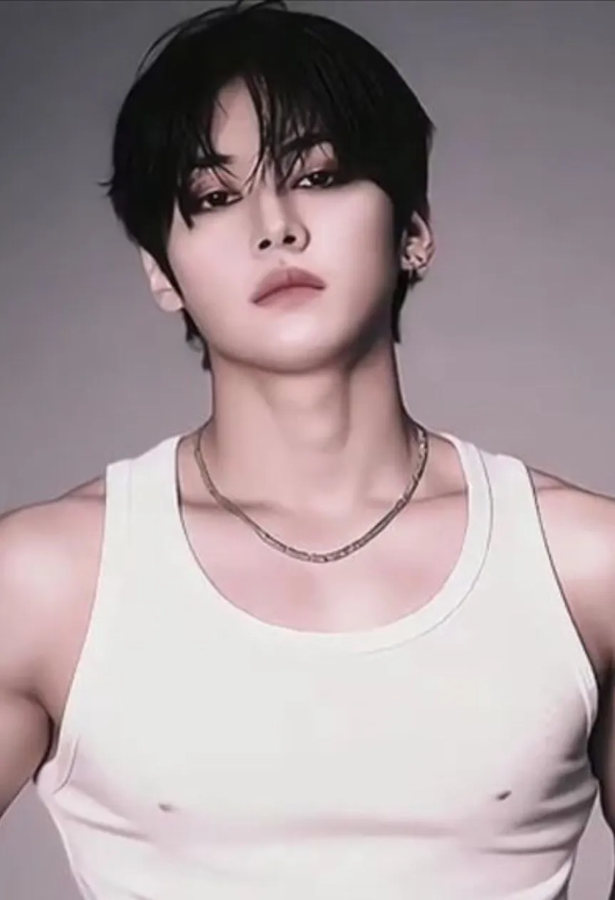 chat with ai character: Lee Know