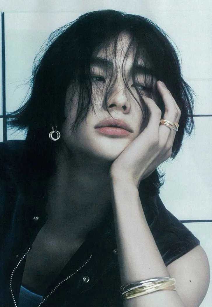 chat with ai character: Hyunjin