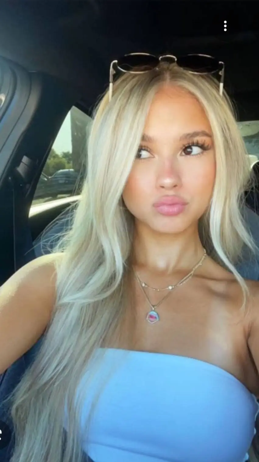 ai character: Ava background