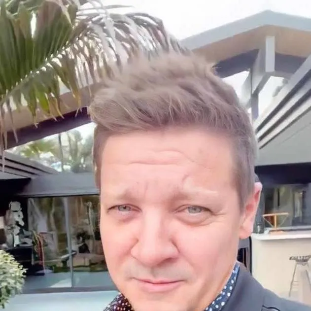 chat with ai character: Jeremy Renner