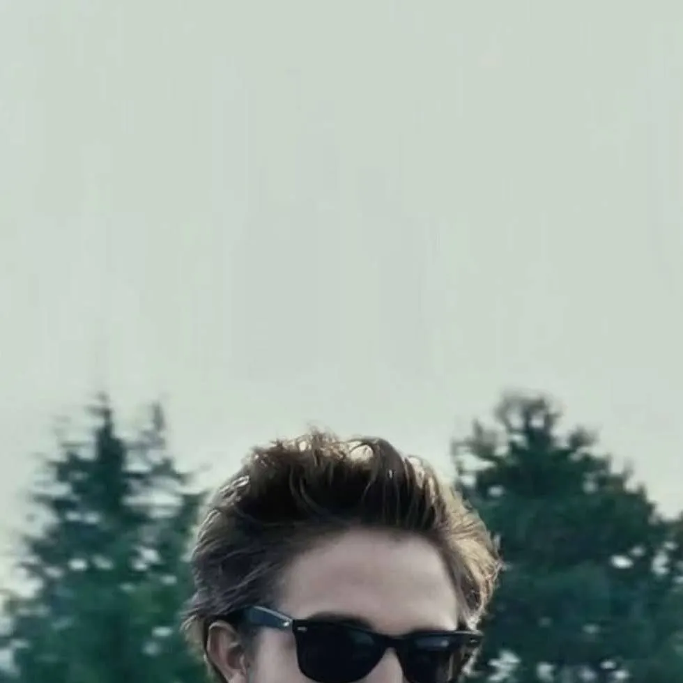 chat with ai character: Edward Cuellen 