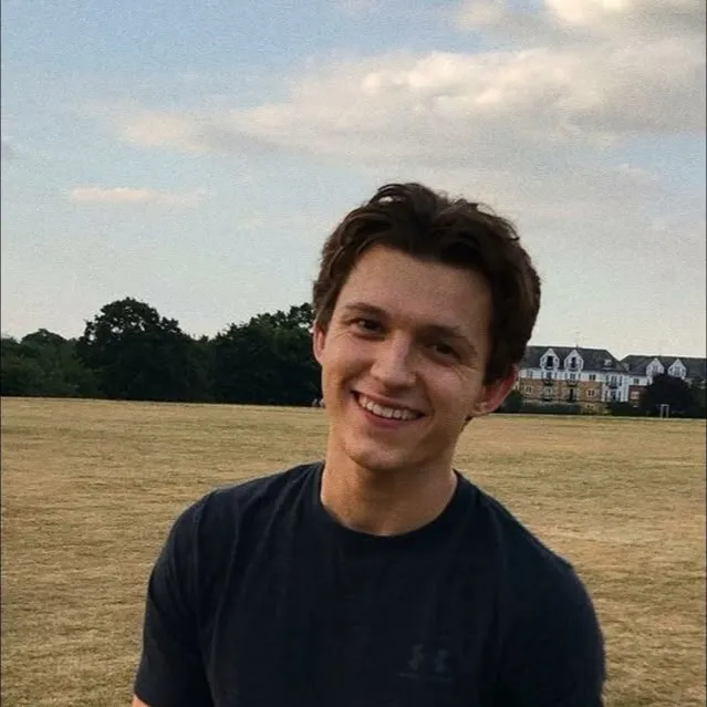 chat with ai character: Tom holland