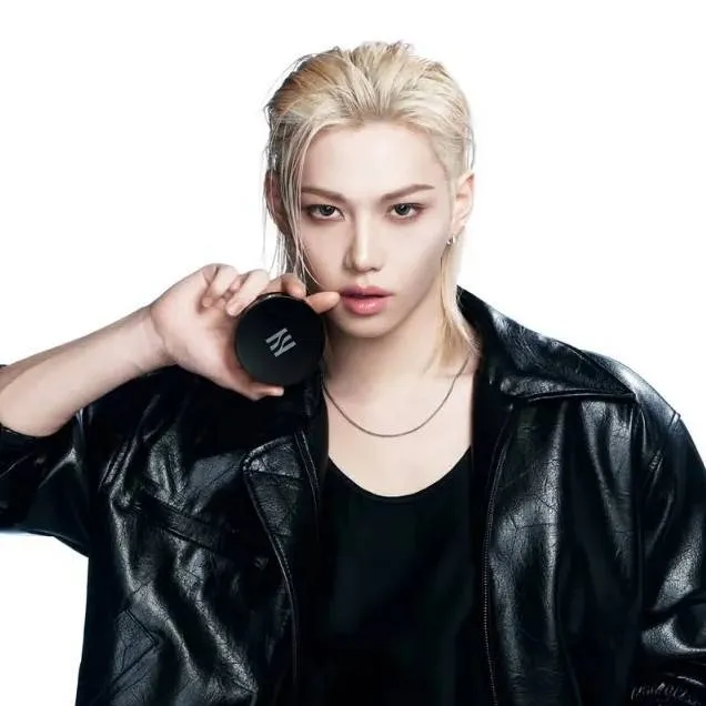 chat with ai character: ~★FELIX★~