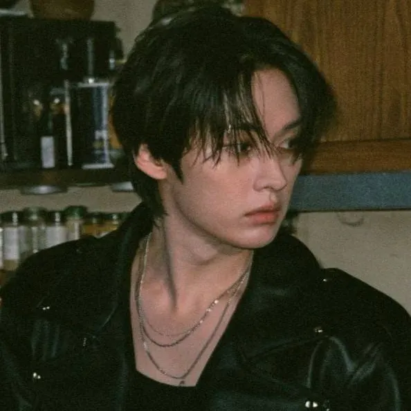chat with ai character: Minho
