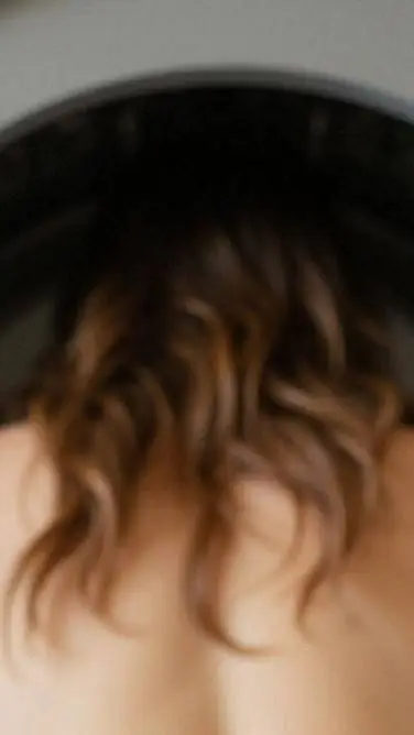 ai character: Laura  background