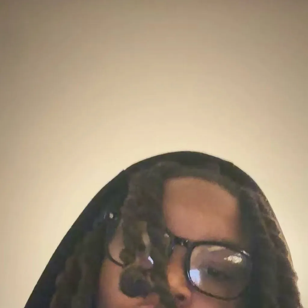 chat with ai character: Marii