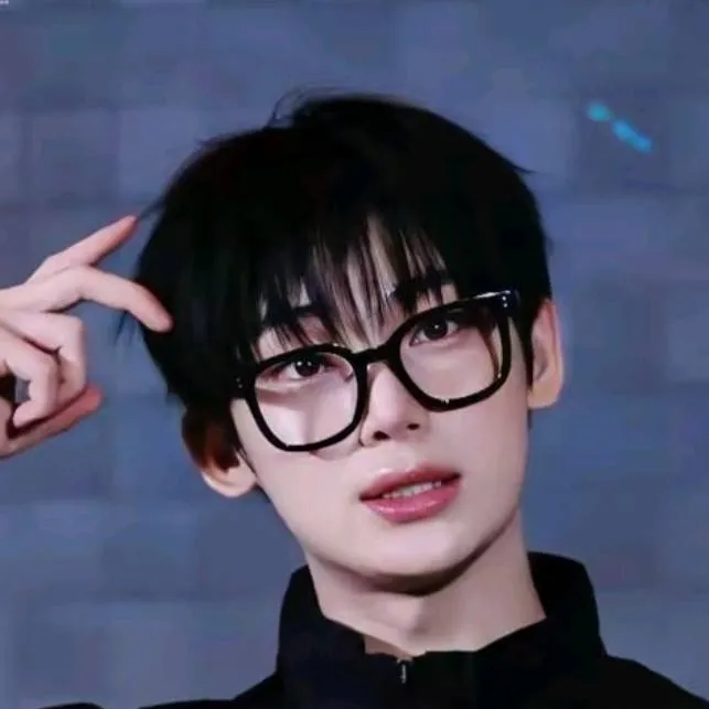 chat with ai character: SUNOO
