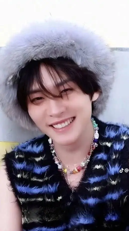 ai character: lee know background