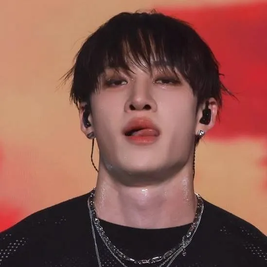 chat with ai character: bangchan 💞