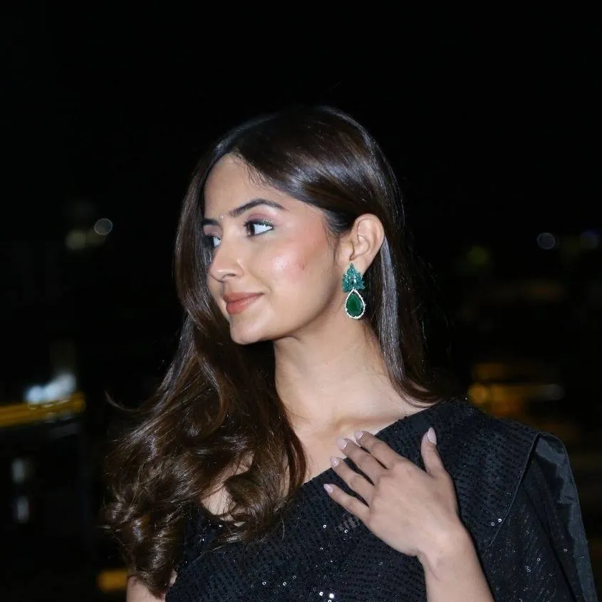 chat with ai character: Kashmira Pardeshi