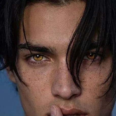 chat with ai character: Conner Hayes