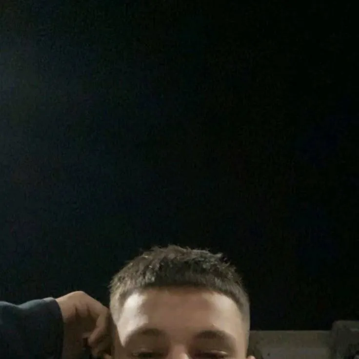 chat with ai character: kleandro