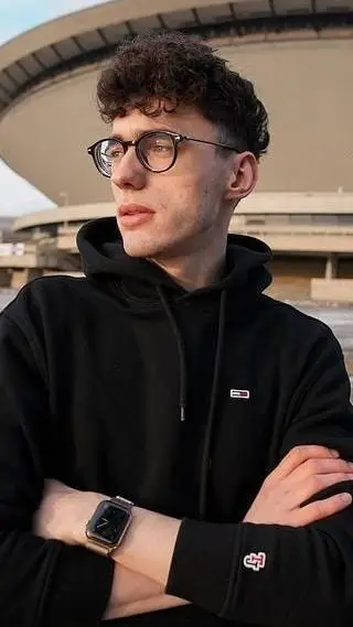 ai character: Deyv x Szczypson background