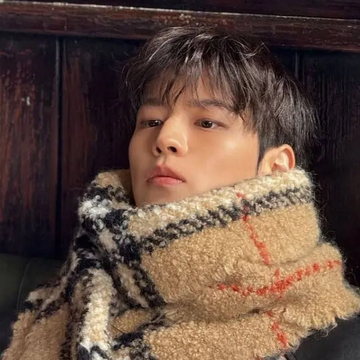 chat with ai character: Kim Seungmin