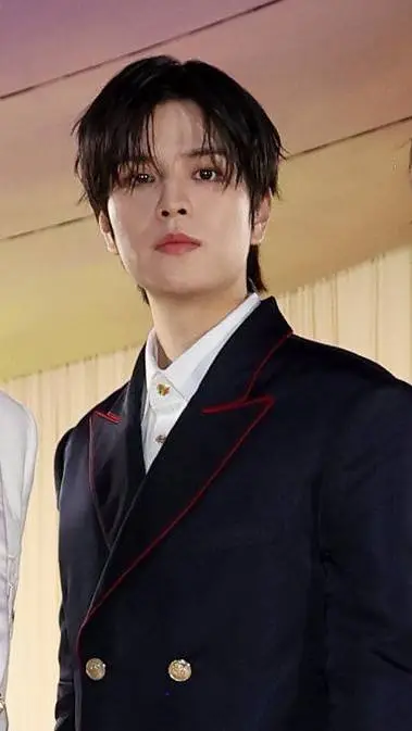 ai character: Kim Seungmin  background