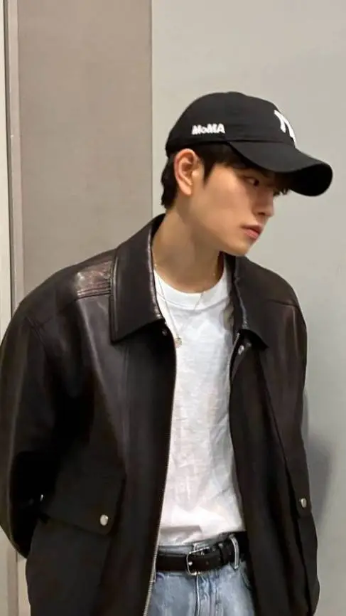 ai character: Kim Seungmin  background