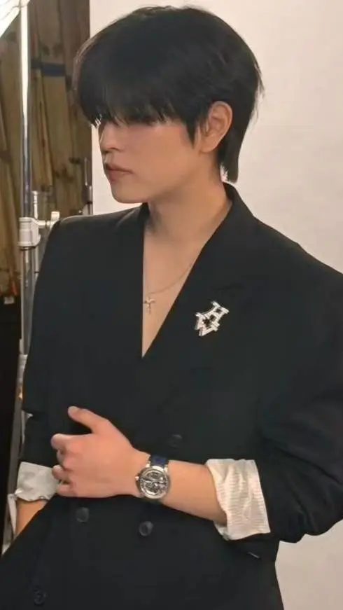 ai character: Kim Seungmin  background