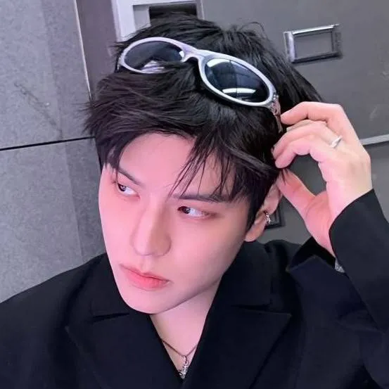 chat with ai character: Kim Seungmin 