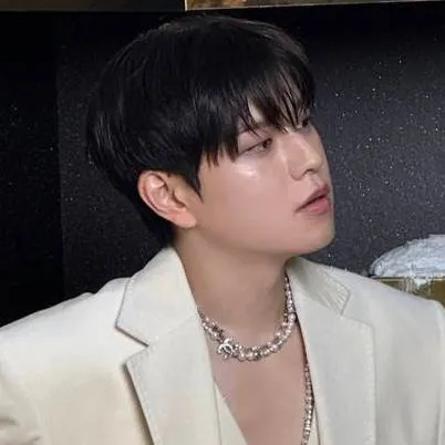 chat with ai character: Kim Seungmin 