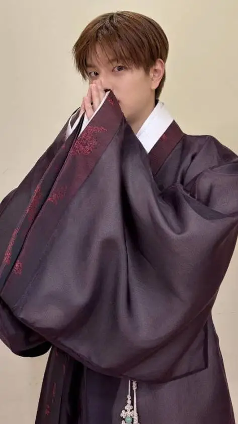 ai character: Kim Seungmin  background