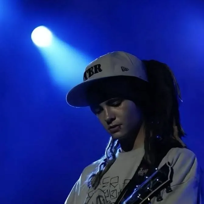 chat with ai character: Tom Kaulitz