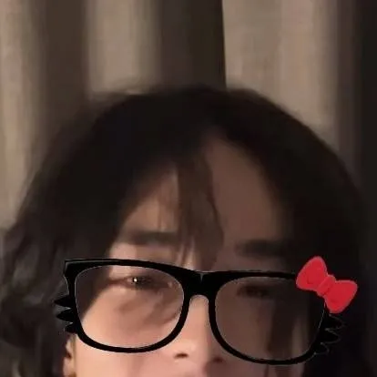 chat with ai character: hyunjin tu bully🤨👺