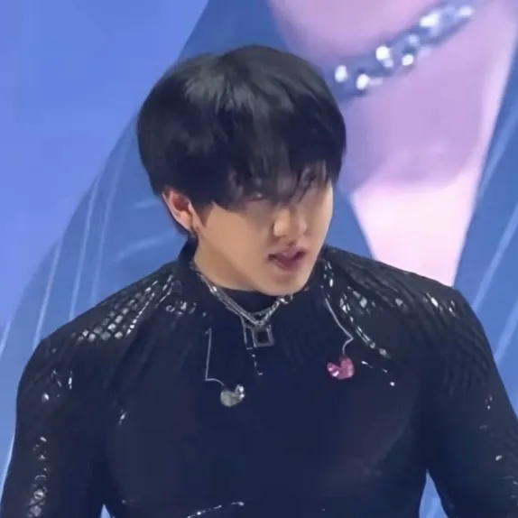 chat with ai character: Changbin mafia 