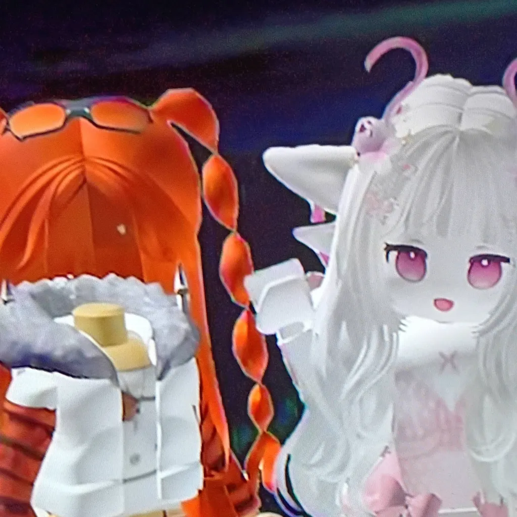 chat with ai character: Evelyn X Hannah 