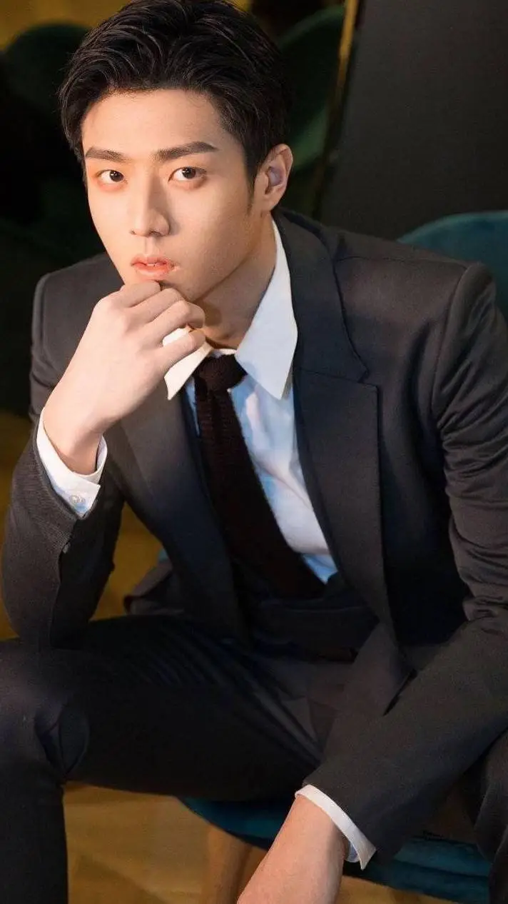 ai character: Mr. Wang Leo background