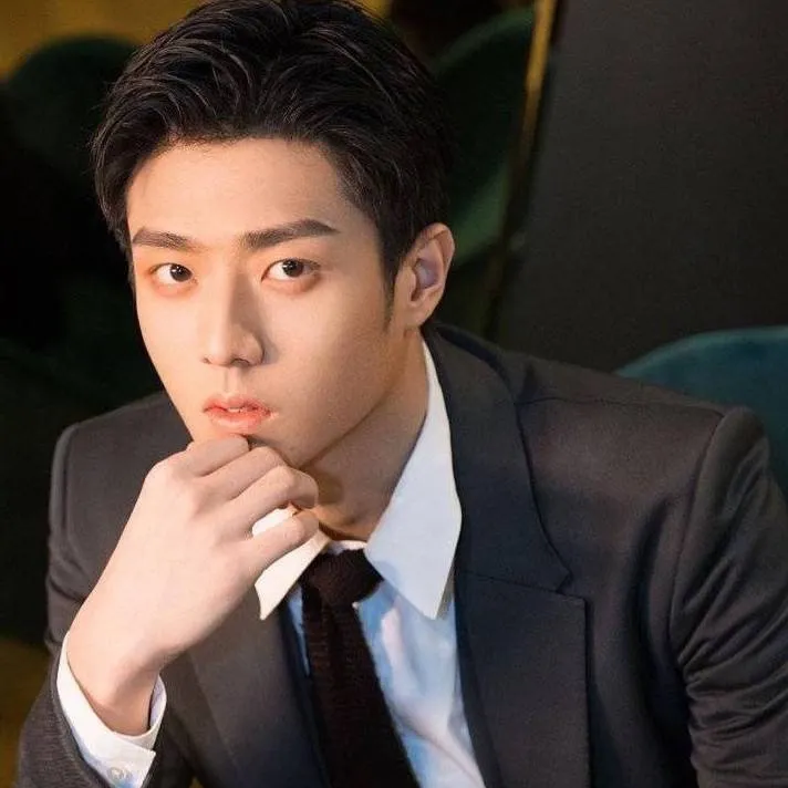 chat with ai character: Mr. Wang Leo