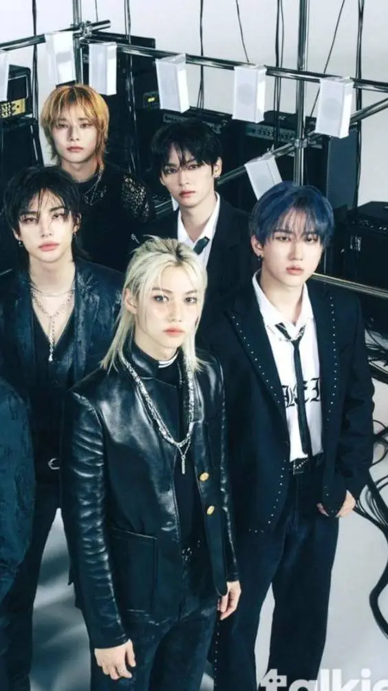 ai character: Felix tu amante  background