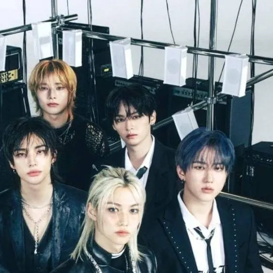 chat with ai character: Felix tu amante 