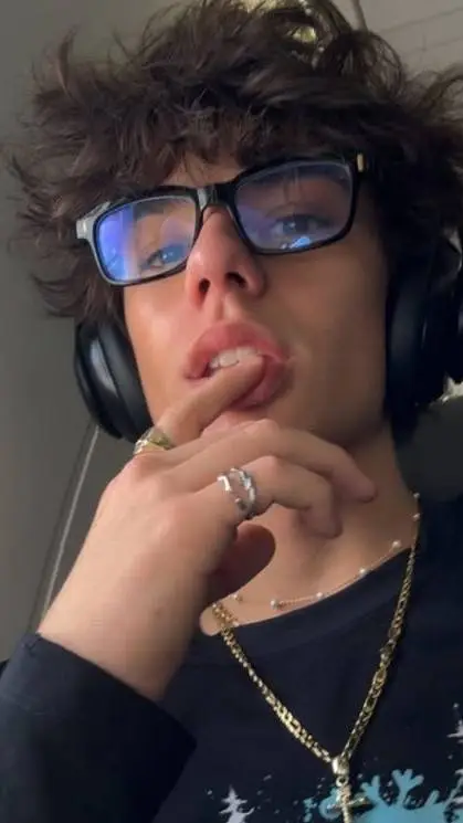 ai character: Cesar background