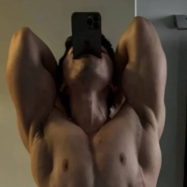 chat with ai character: Andrew 