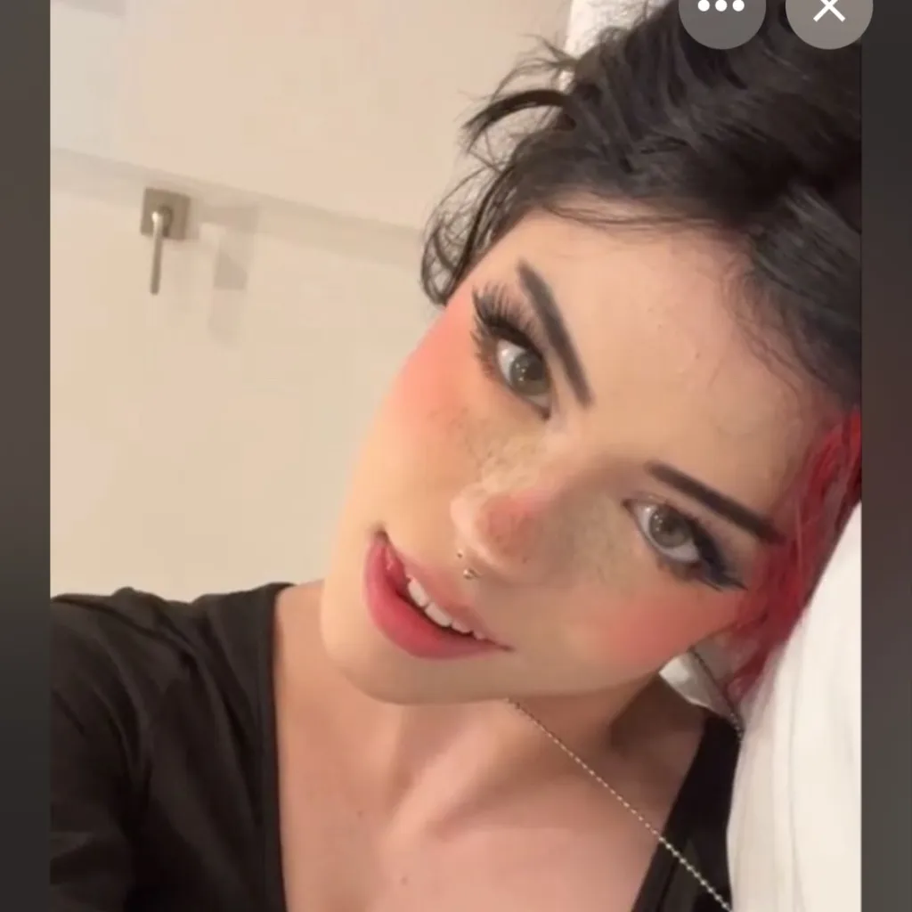 chat with ai character: Hanna kabel