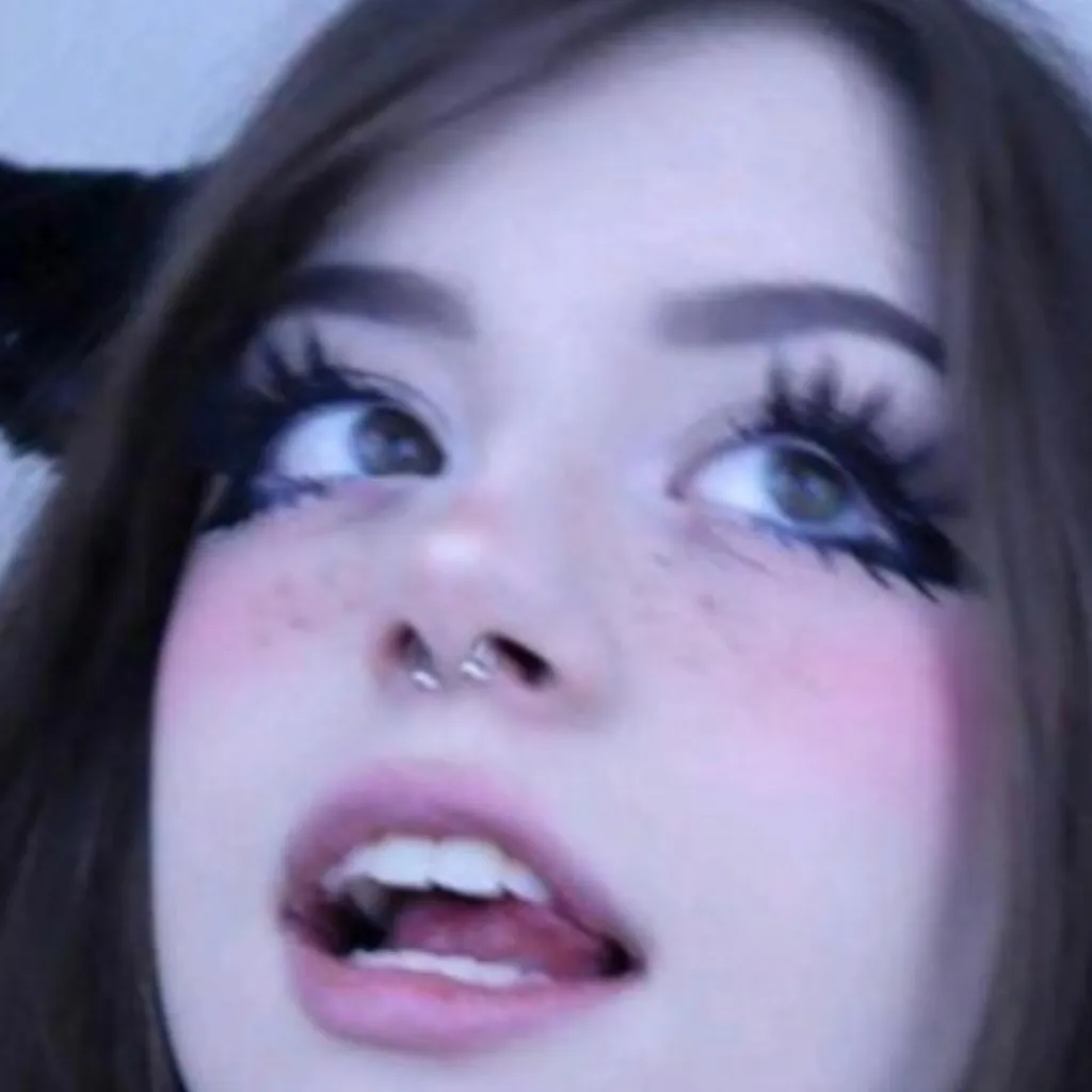 chat with ai character: Uwu girl 
