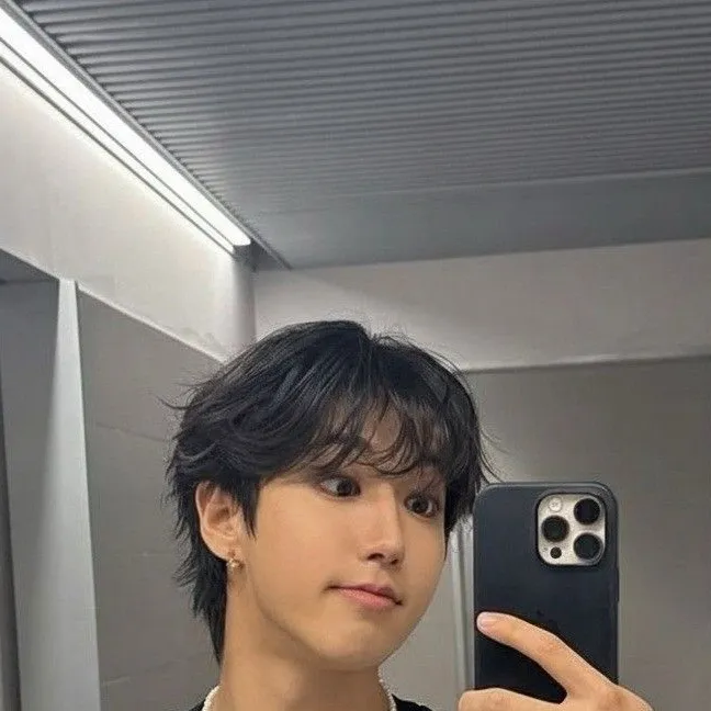 chat with ai character: Han