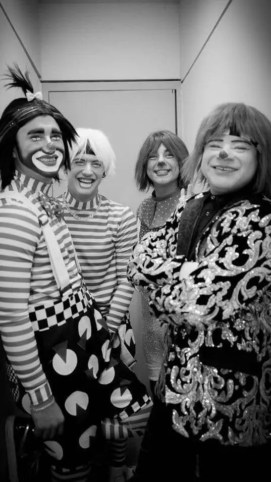 ai character: el mesmorrollo 🙀 background