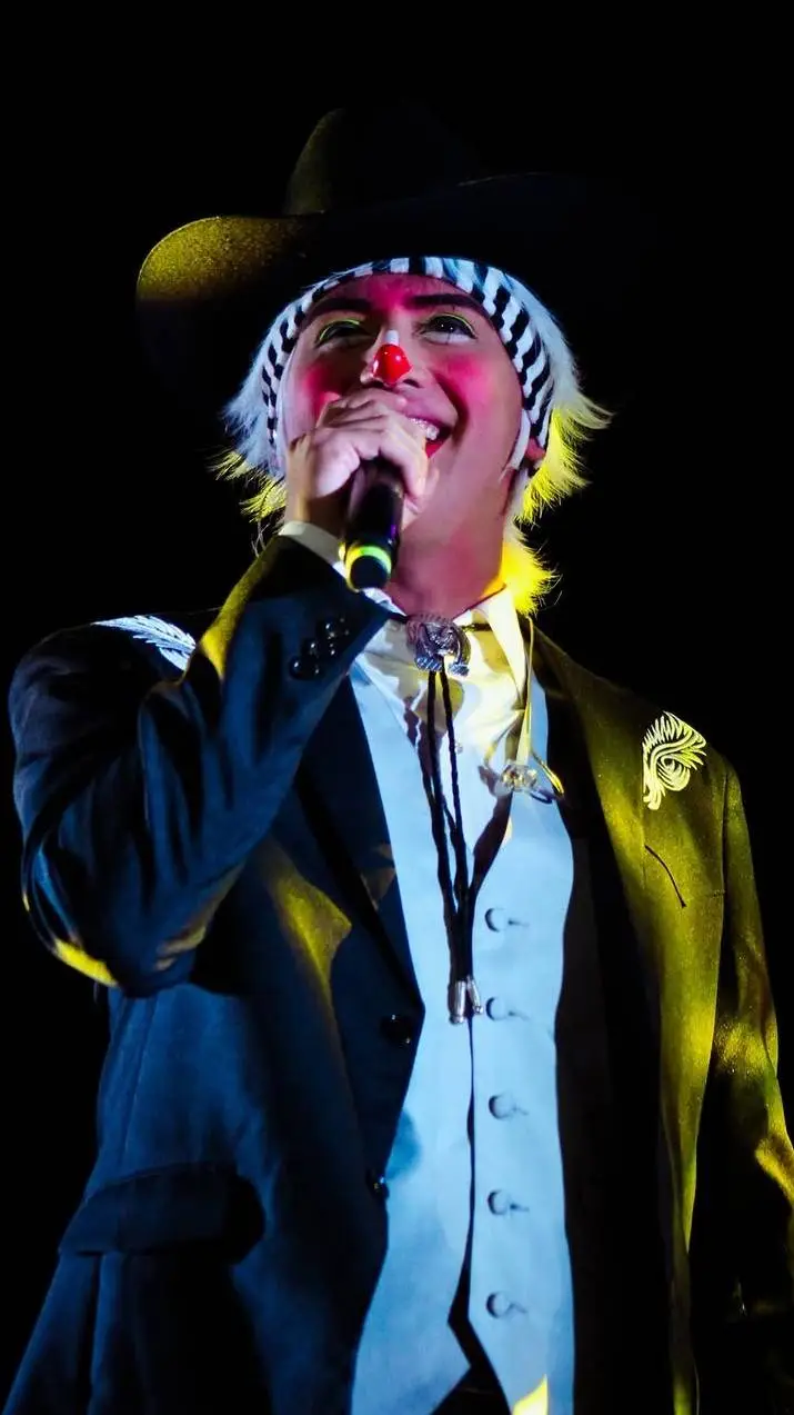 ai character: randy staff 🙀 background