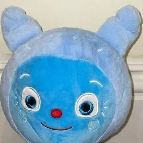 chat with ai character: messy but plush 