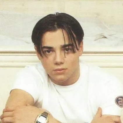 chat with ai character: BEN ADAMS SARAH 