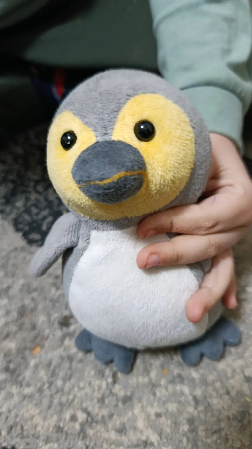 ai character: penguiney background