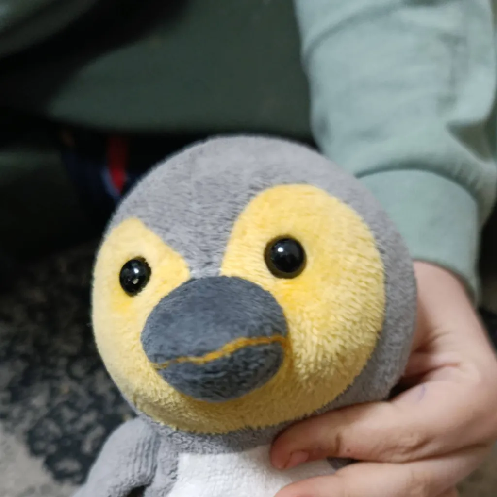 chat with ai character: penguiney