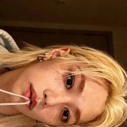 chat with ai character: Felix e problemas