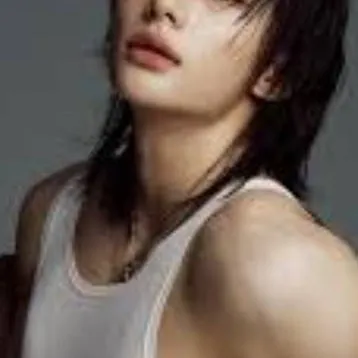 chat with ai character: hyunjin