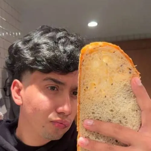 chat with ai character: Abraham flores 